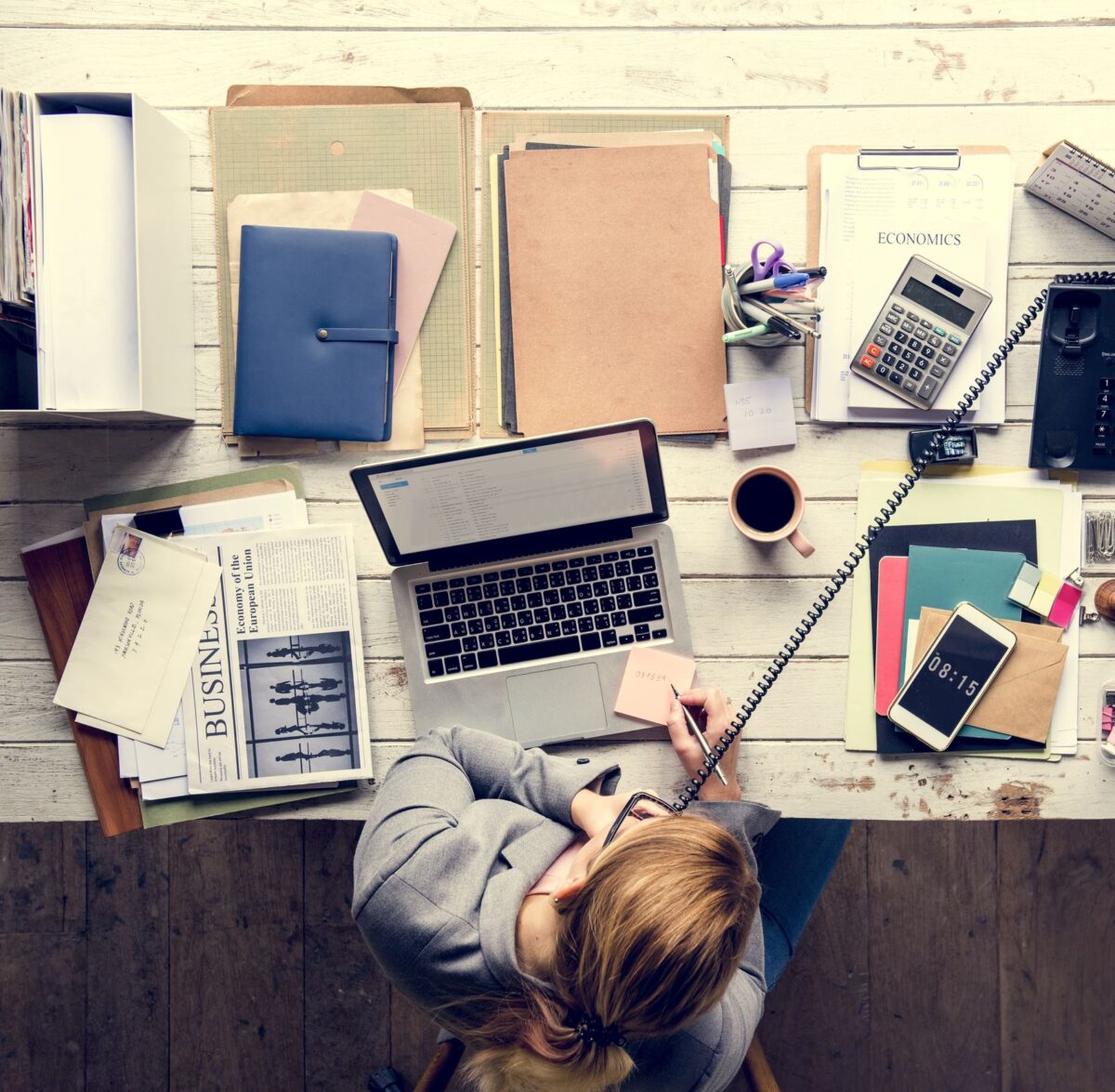 There are lots of good reasons for choosing THP for your bookkeeping An image of business people at work to accompany an article about bookkeeping.
